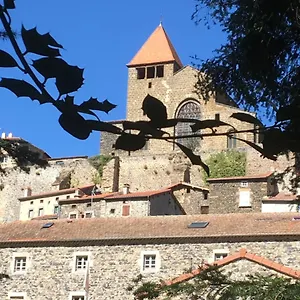 auberge-de-chanteuges.hotels-rhonealpes.com/